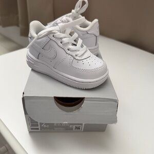 Nike Air Force 1 LE Sneakers